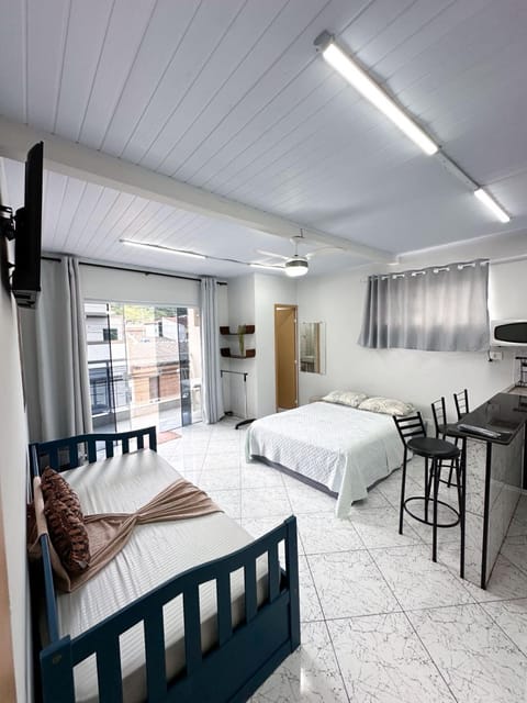 Bed, TV and multimedia, Bedroom