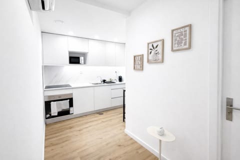 Kitchen or kitchenette, Communal kitchen, minibar