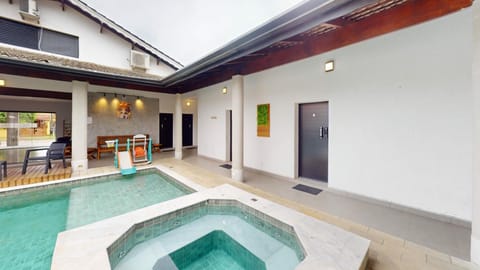 Hot Tub, Swimming pool