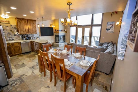 Kirkwood Mountainside Cabin Views Walk to Lifts Cabin in Kirkwood