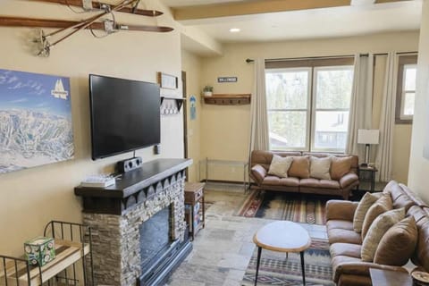 Kirkwood Mountainside Cottage Deck Walk to Lifts House in Kirkwood