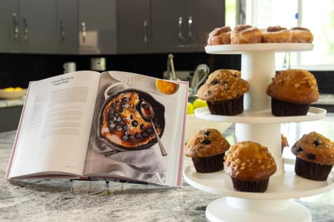 Stunning 4BR Retreat Deck Ping Pong Near Marina House in Lake Glenville