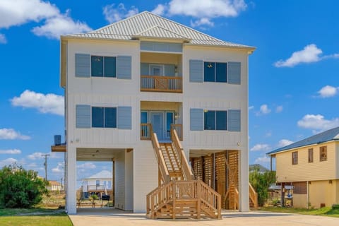 Sunny Retreat Dock Kayaks Grill Near Ocean House in Dauphin Island