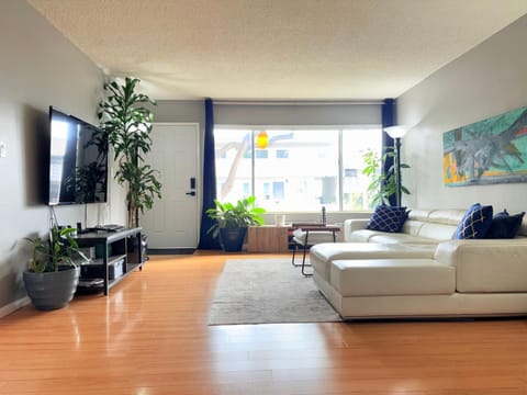 Proper Stays at Melrose - West Hollywood Premium R suite Bed and Breakfast in West Hollywood