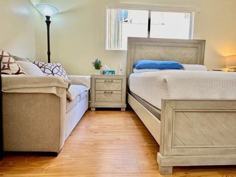 Proper Stays at Melrose - West Hollywood Premium R suite Bed and Breakfast in West Hollywood