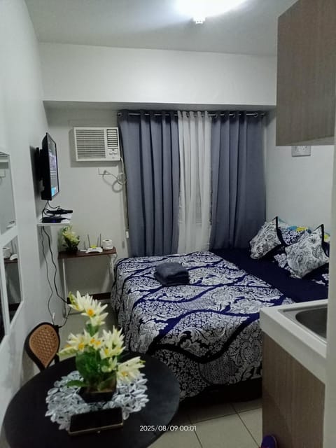 Bed, TV and multimedia, Photo of the whole room, air conditioner