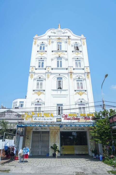 Property building, Day, Location