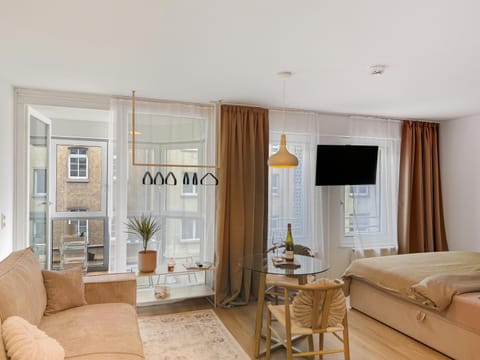 Bed, TV and multimedia, Living room, Photo of the whole room, Bedroom