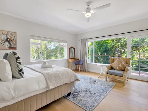 Clovelly 4BR Family Home Minutes from Beaches Bed and Breakfast in Cape Town