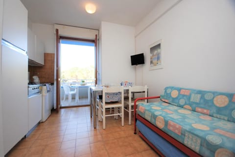 TV and multimedia, Kitchen or kitchenette, Living room, Dining area