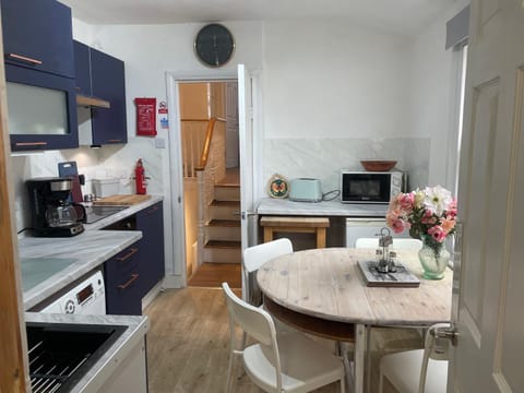 Dining area, microwave, dryer