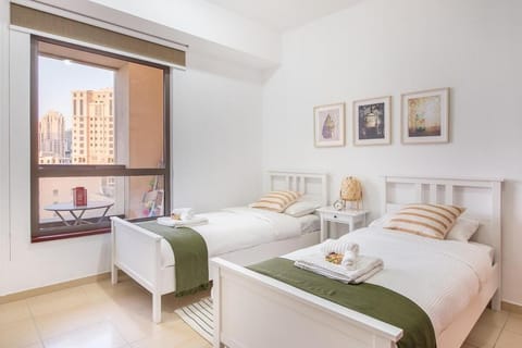 Free housekeeping visits during your stay - StayShort - Modern 2BR Retreat with Breathtaking Views in JBR Apartment in Dubai