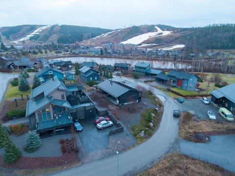 Property building, Neighbourhood, Natural landscape, Mountain view, Location