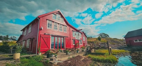 Property building, Day, Beach, Garden view, Sea view, Parking