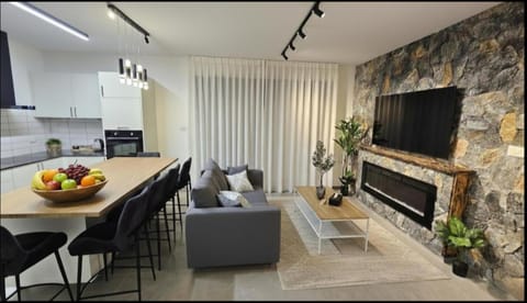 TV and multimedia, Kitchen or kitchenette, Living room, Seating area, Dining area