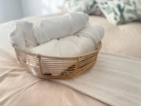 Bedroom, towels