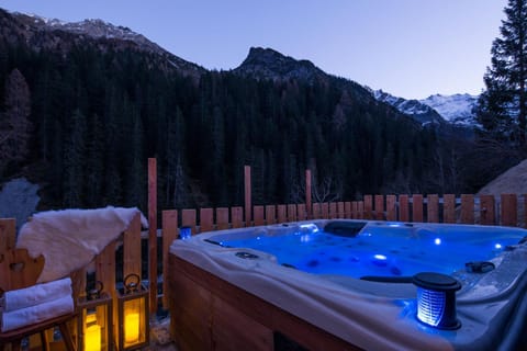 Natural landscape, Hot Tub, Mountain view, Open Air Bath