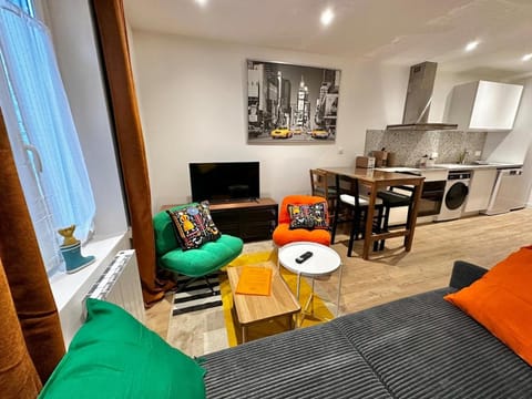TV and multimedia, Kitchen or kitchenette, Living room, Dining area