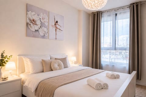Day, Bedroom, towels