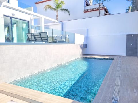 Swimming pool, Swimming pool