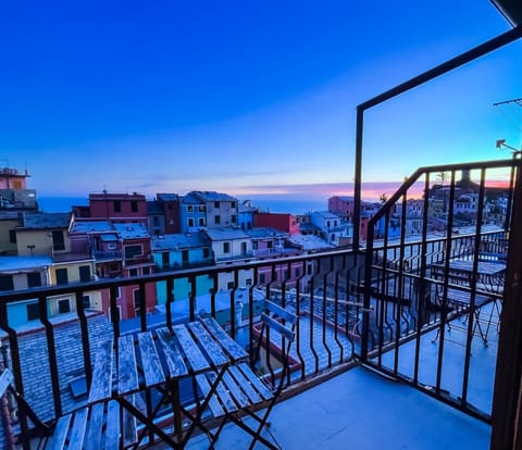 View (from property/room), Balcony/Terrace, City view, Sea view