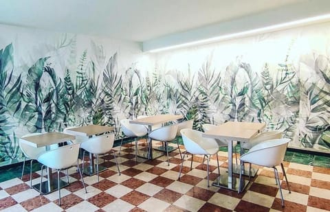 Communal lounge/ TV room, Lounge or bar