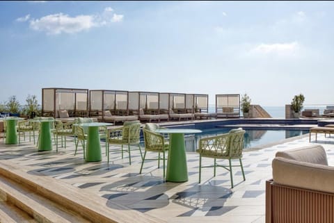 Day, Natural landscape, View (from property/room), Balcony/Terrace, Pool view, Sea view, Swimming pool, sunbed