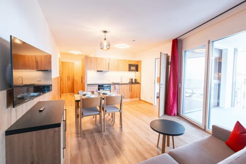 Kitchen or kitchenette, Living room, Seating area, Dining area, pet friendly, stove