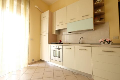 Kitchen or kitchenette, pet friendly, stove