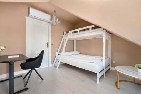 Bed, Photo of the whole room, Bedroom, bunk bed, air conditioner