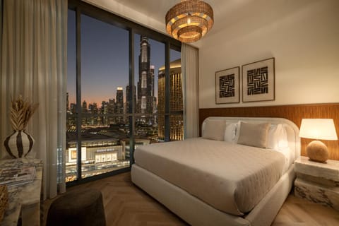 Nearby landmark, Bed, Neighbourhood, View (from property/room), Decorative detail, Bedroom, City view, Street view
