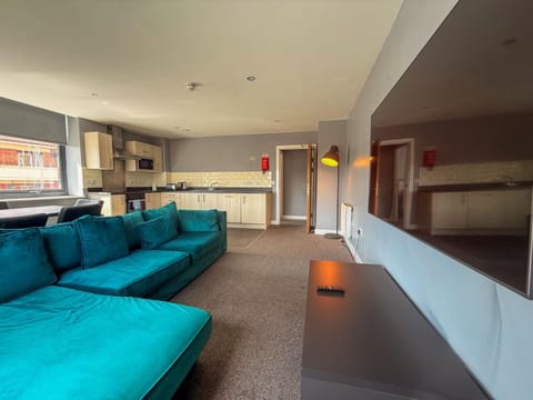 TV and multimedia, Kitchen or kitchenette, Living room