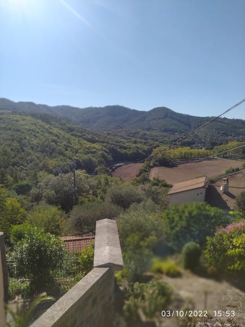 Maison de charme avec piscine dans les cévennes House in Alès