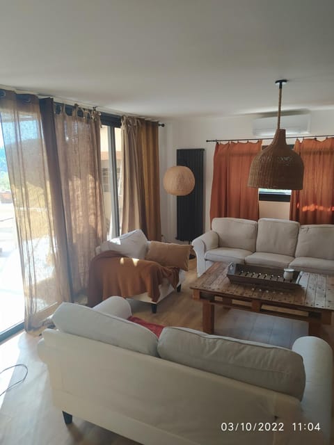 Maison de charme avec piscine dans les cévennes House in Alès