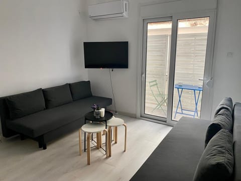 TV and multimedia, Living room, Evening entertainment, air conditioner