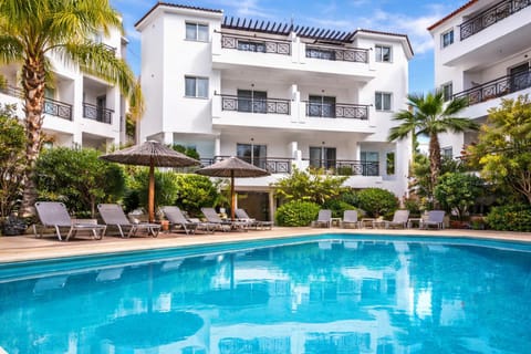 Property building, Patio, Spring, Day, Garden, View (from property/room), Balcony/Terrace, Pool view, Swimming pool, Swimming pool, sunbed