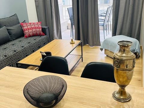 Brown Balcony Suite No 1, Piraeus Port Apartment in Pireas