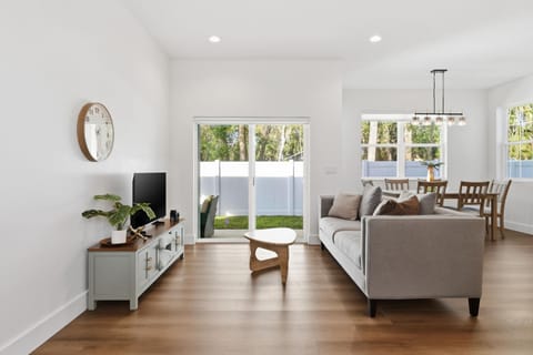 Modern Mount Dora Escape Style and Sunshine home House in Mount Dora