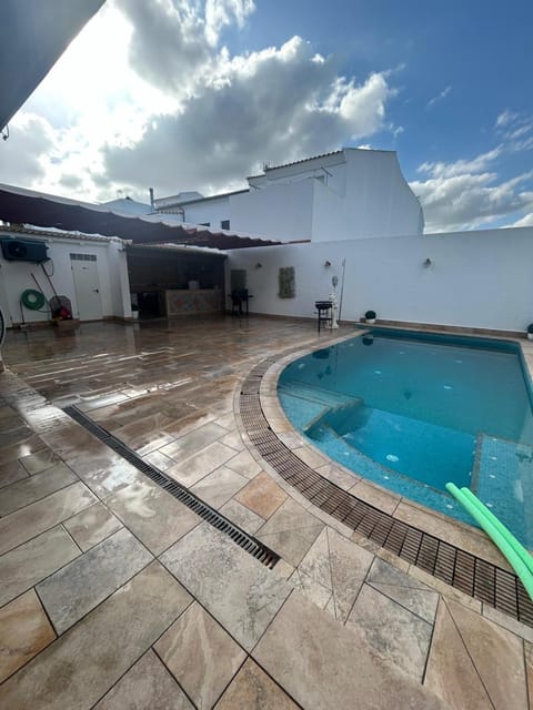 Balcony/Terrace, Swimming pool