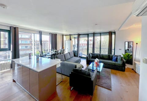 Property building, Neighbourhood, View (from property/room), Balcony/Terrace, Living room, Decorative detail, Seating area, Dining area, heating, internet, kitchen, air conditioner