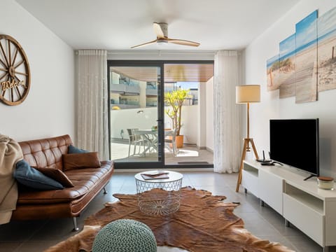 View (from property/room), Balcony/Terrace, Living room