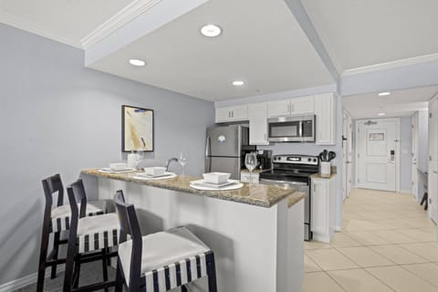 833 Aqualea / Beachfront Resort Clearwater Beach Hotel in Clearwater Beach