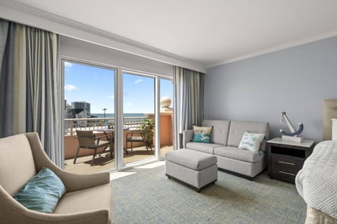 833 Aqualea / Beachfront Resort Clearwater Beach Hotel in Clearwater Beach