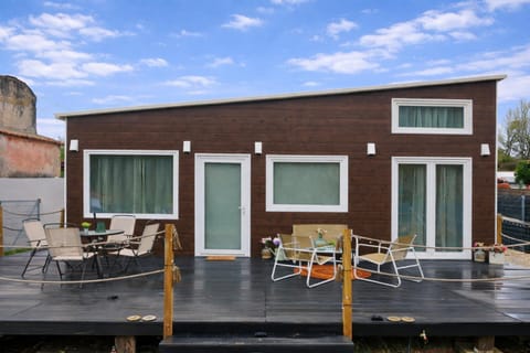 Property building, Balcony/Terrace, Seating area
