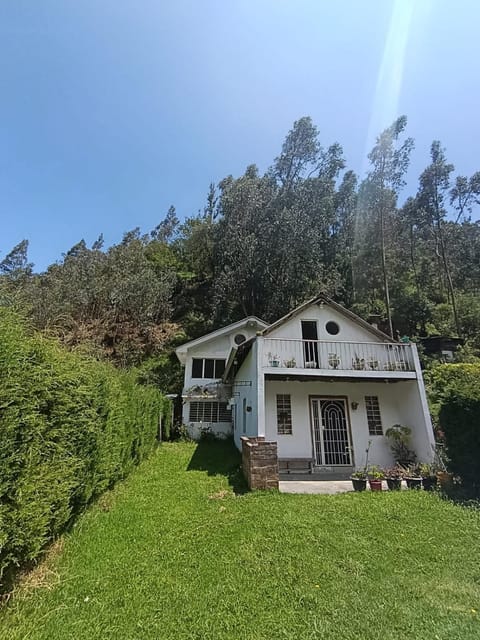 Property building, Spring, Day, Natural landscape, Garden, Hiking, Garden view, laundry
