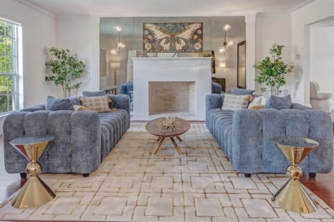 Solara: Waterfront Estate, Pool, Dock, Private Guest Suite House in Lighthouse Point