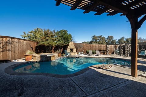 Garden, Hot Tub, Swimming pool, fireplace