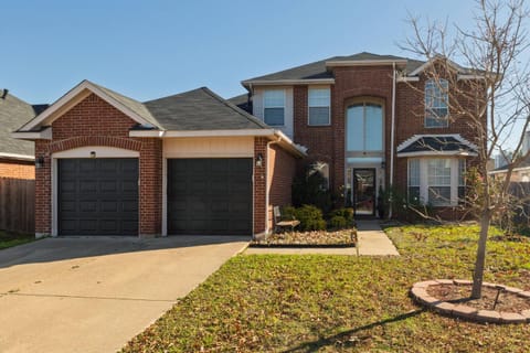 Property building, Facade/entrance, Parking