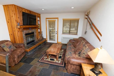 The Meadows-Cozy Family Condo in Kirkwood Deck House in Kirkwood