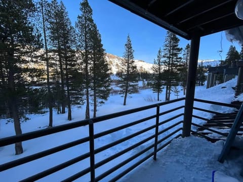 The Meadows- Charmed Ski & Relax Studio Apartment in Kirkwood